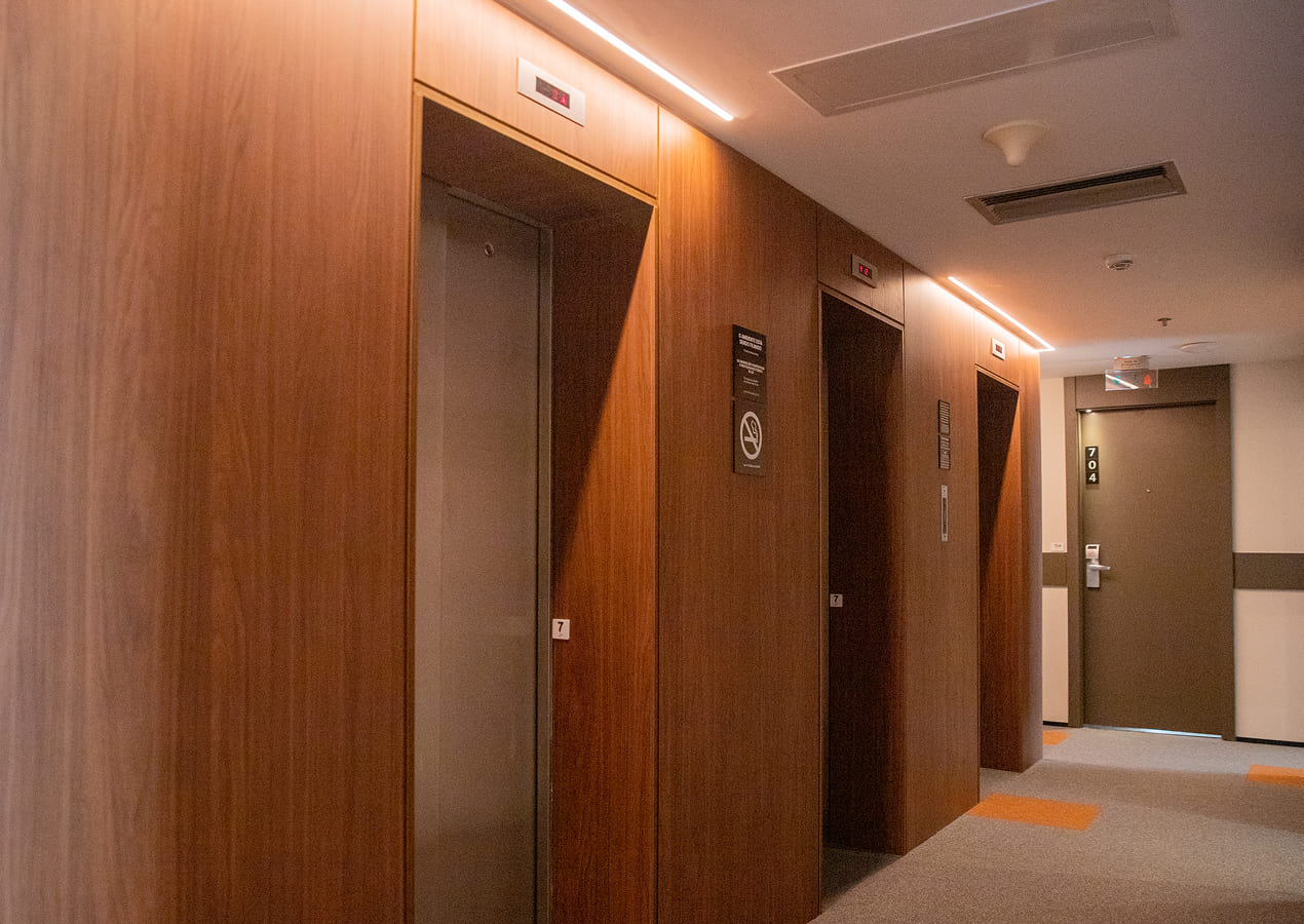 Elevadores Intercity Hotels por Grupo Costa Engenharia